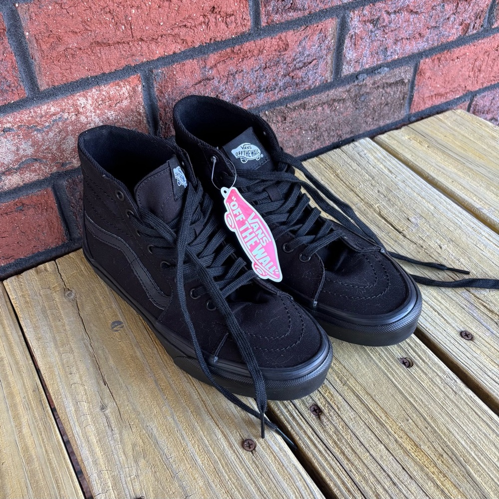 Black Vans Sk8 Hi sneaker NWT